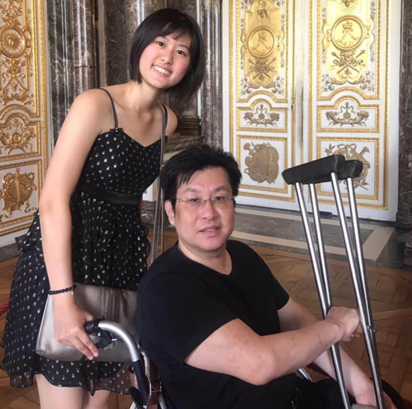星星点灯主唱郑智化的妻子罕见露面,结婚22年后60岁的老郑