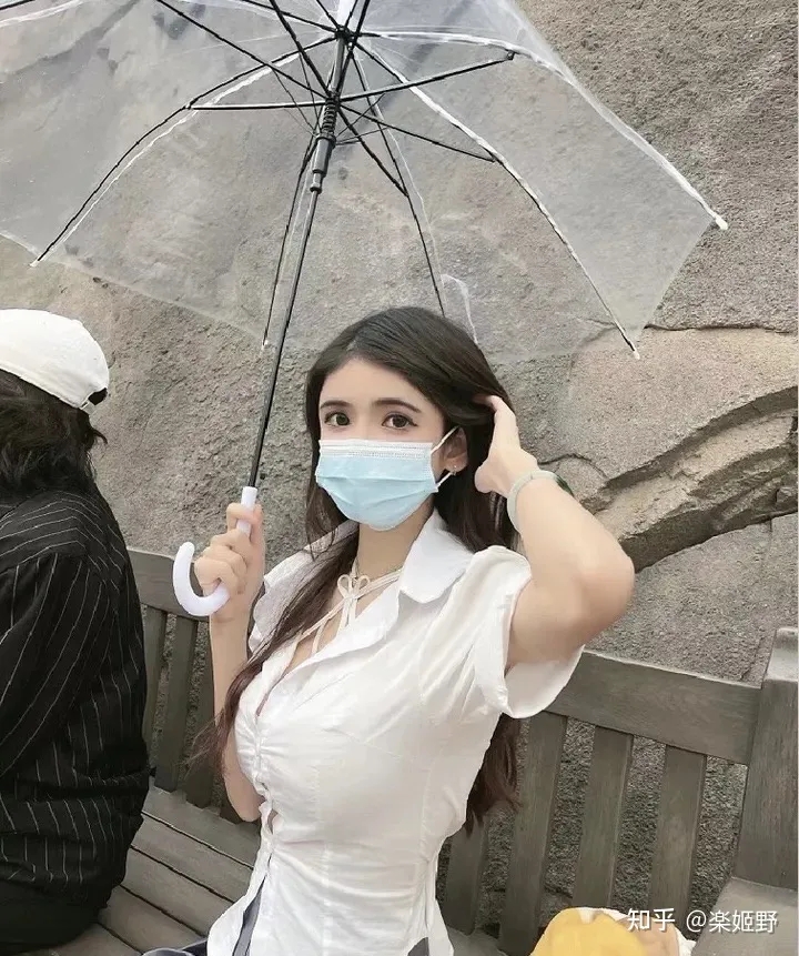 热门网红狗头萝莉疑轻生的原因,从一出生就有悲惨经历