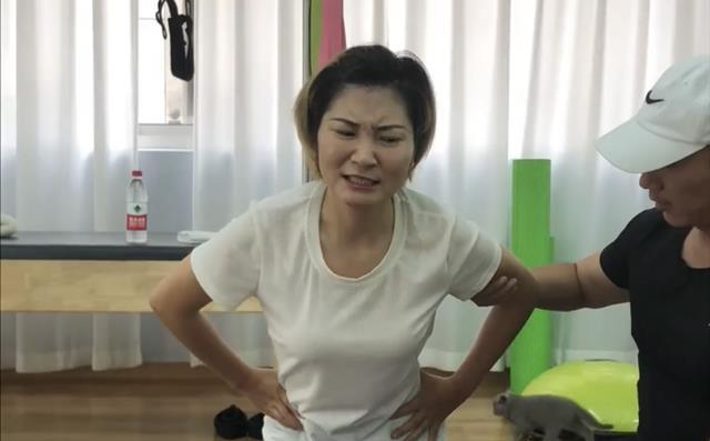 当年泰国坠崖孕妇3年后站起来了.康复过程真的很励志