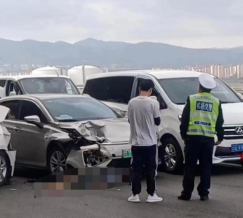 昆明机场一女子取行李被撞身亡引发的安全意识问题