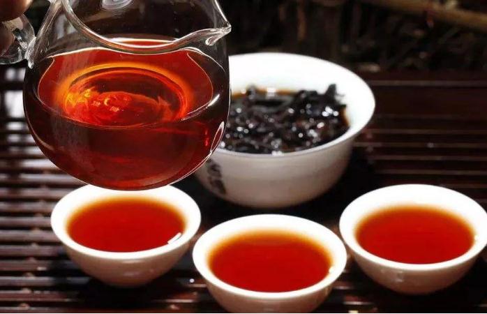 喝浓茶并不能真正解酒，甚至会给你带来副作用哦~