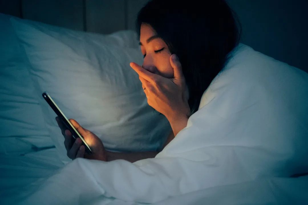 熬夜不仅会让你变“臭”，还对你的身体有严重影响