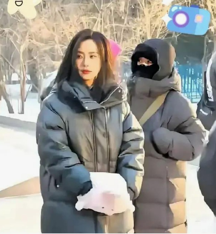 哈尔滨女生冰雪大世界白嫖羽绒服，偷鸡不成反惹一身骚
