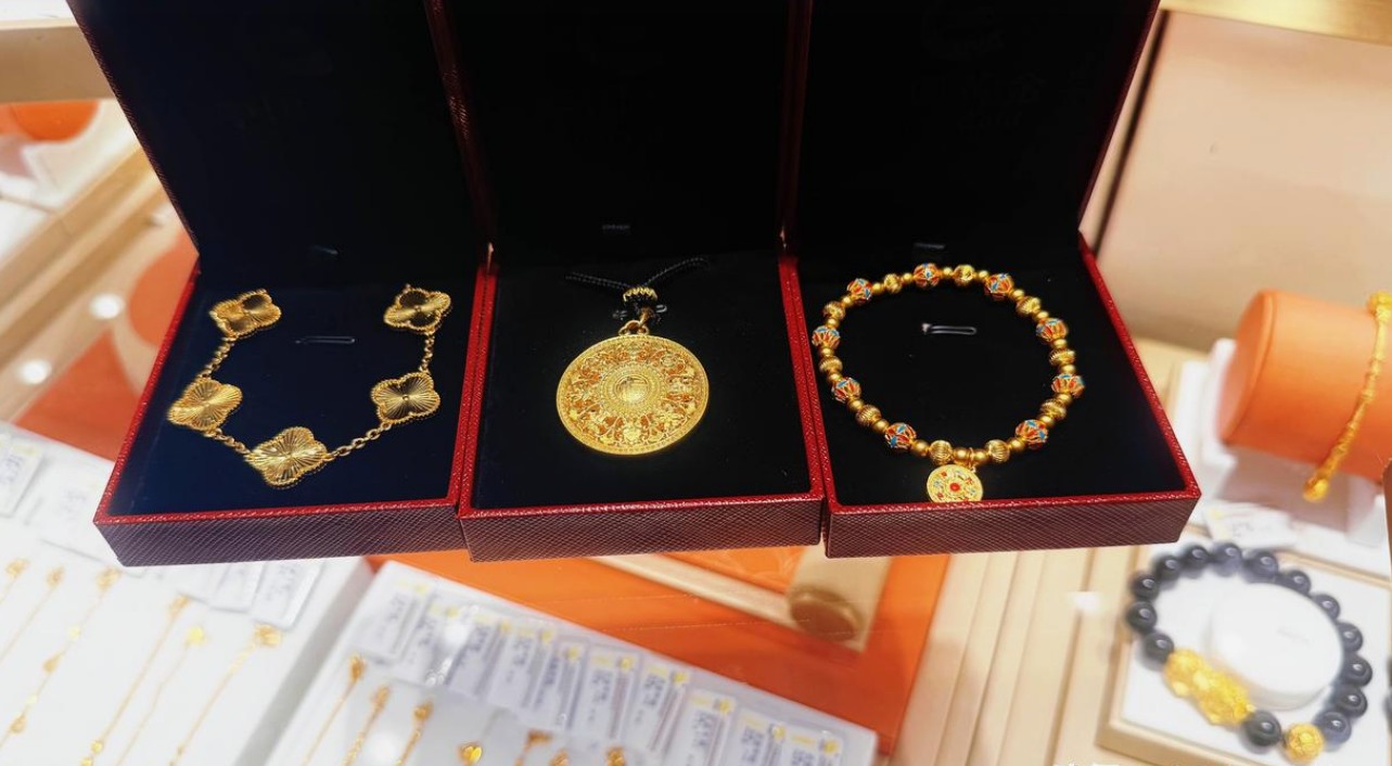 十年前斥巨资买金镯如今竟成人生赢家？这波操作让人意外