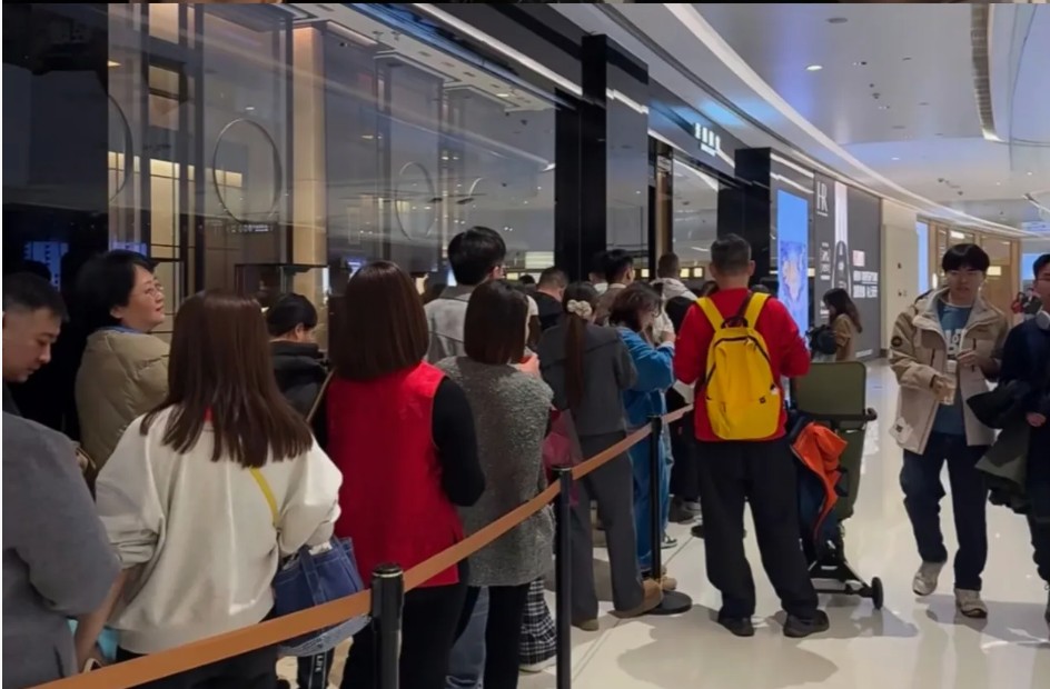 黄金消费风向突变：金首饰遇冷金条走俏，金店生存战